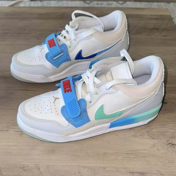 Jordan Legacy 312 Low Windy City Nike Jordan White and Blue Sneakers